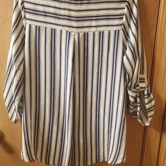 West Kei from Stitch Fix, size M, high low blouse - Picture 5 of 5